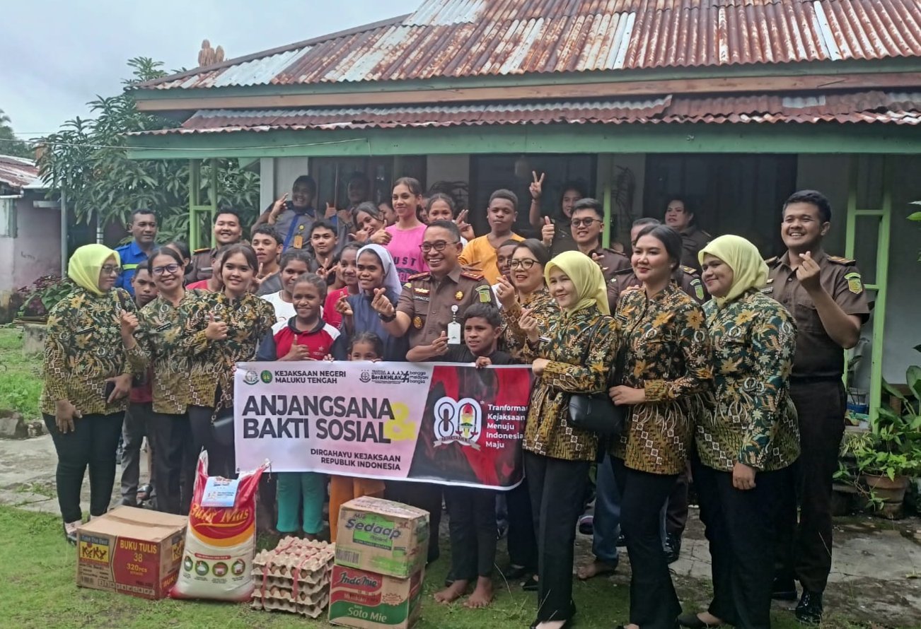 Kejari Malteng Gelar Bhaksos Kunjungi Panti Asuhan Ina Theresia