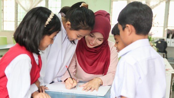 Jeritan Sunyi dari SD Siwatlahin: Ketika Merah Putih Berkibar, Anak Bangsa Menanti Guru yang Tak Pernah Datang