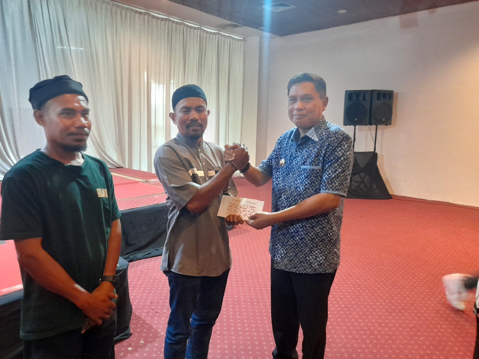 Pemkot Ambon Serahkan Insentif Untuk Penjaga Rumah Ibadah: Wujud Komitmen Jaga Kerukunan