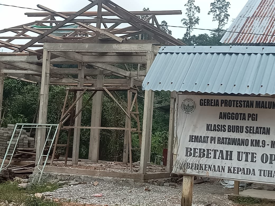 Dari Ladang Kasih, Jemaat GPM BurseL Bangun Rumah Pastori Ratawano