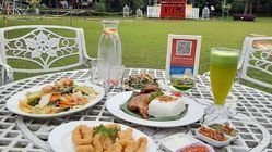 5 Tempat Makan di Bekasi yang Bikin Kantong Tetap Tebal tapi Lidah Bahagia