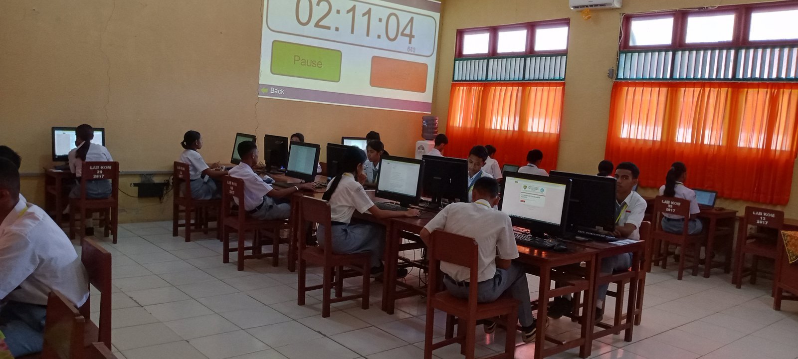 Sukses Gelar Ujian, SMAN 14 Ambon Pastikan Kelancaran dan Kedisiplinan.