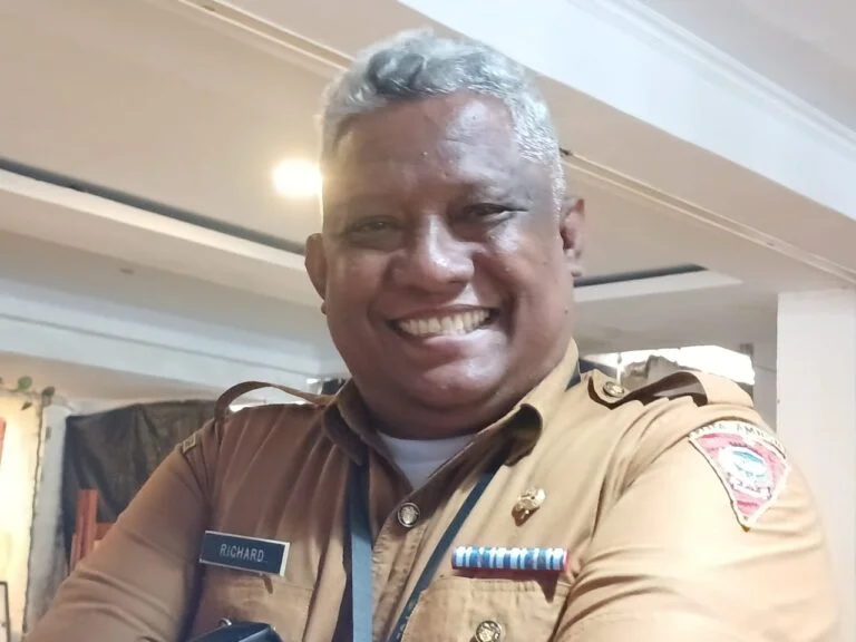 Luhukay : Satpol PP Kota Ambon Tak Lakukan Pencopotan Alat Peraga Kampanye