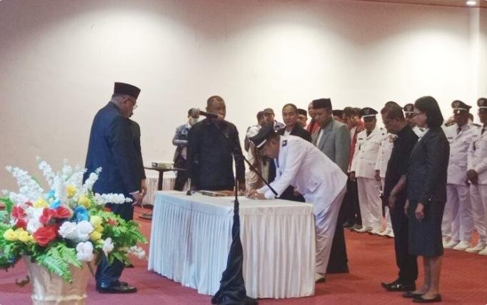 Pengukuhan Perpanjangan Masa Jabatan Kepala Desa dan Anggota Saniri Negeri oleh Pemkot Ambon
