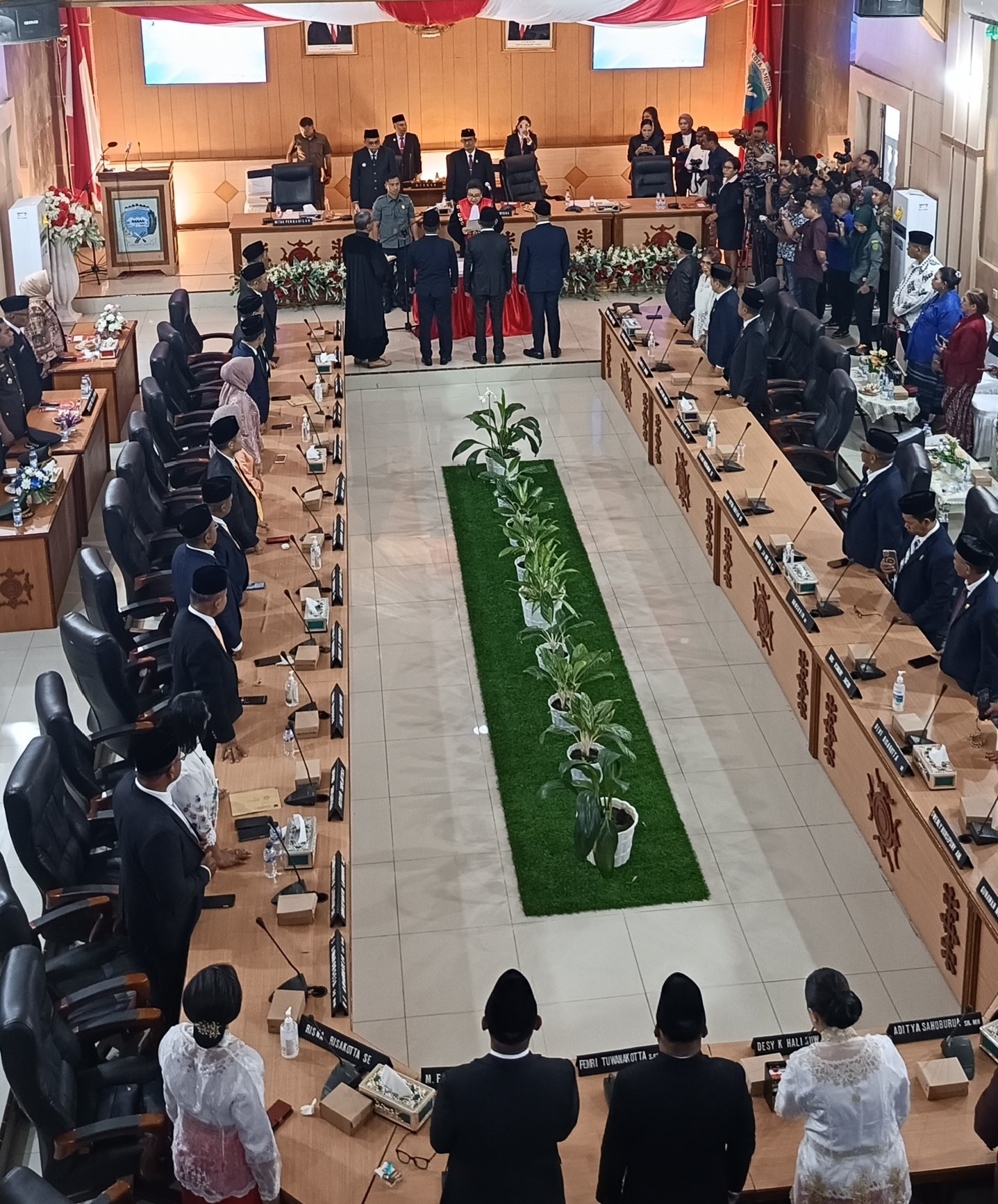 Ketua PN Ambon Ambil Sumpah dan Janji Pimpinan Dewan, Dihadiri Pj. Walikota