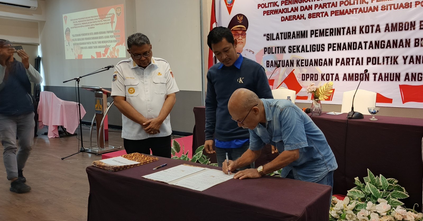 Jelang Pemilukada 2024, Pemkot Serahkan Bantuan Keuangan Untuk Parpol