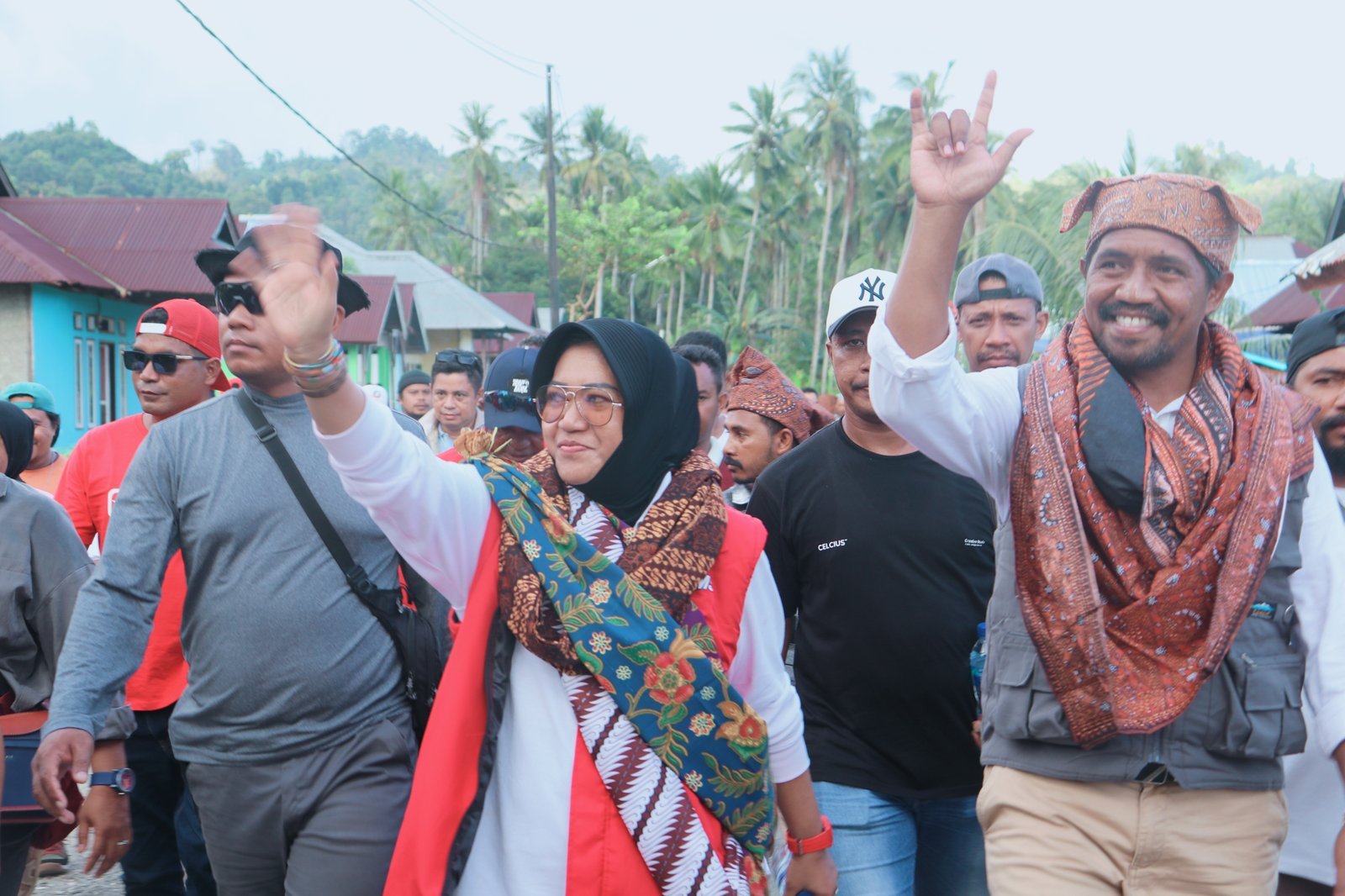 Ratusan Masyarakat Hadiri Kampanye Perdana SAFITRI-HEMFRI di Desa Oki Lama