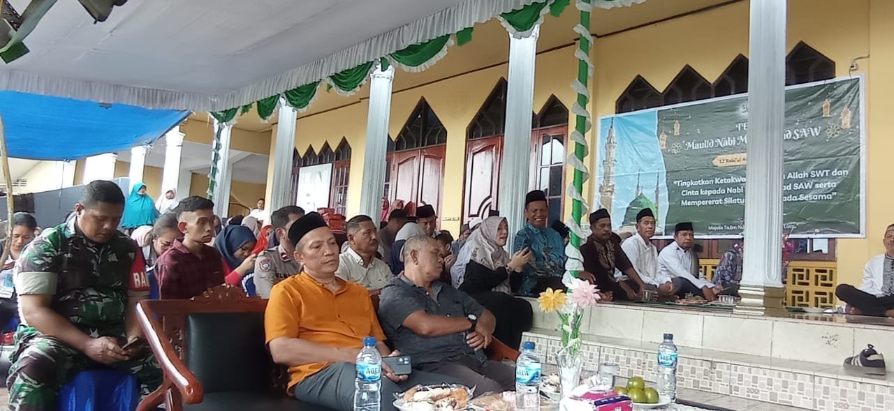 Perayaan Maulid Nabi di Desa Latta: Momen Pemersatu Umat dan Penguat Kehidupan Harmonis Antar agama