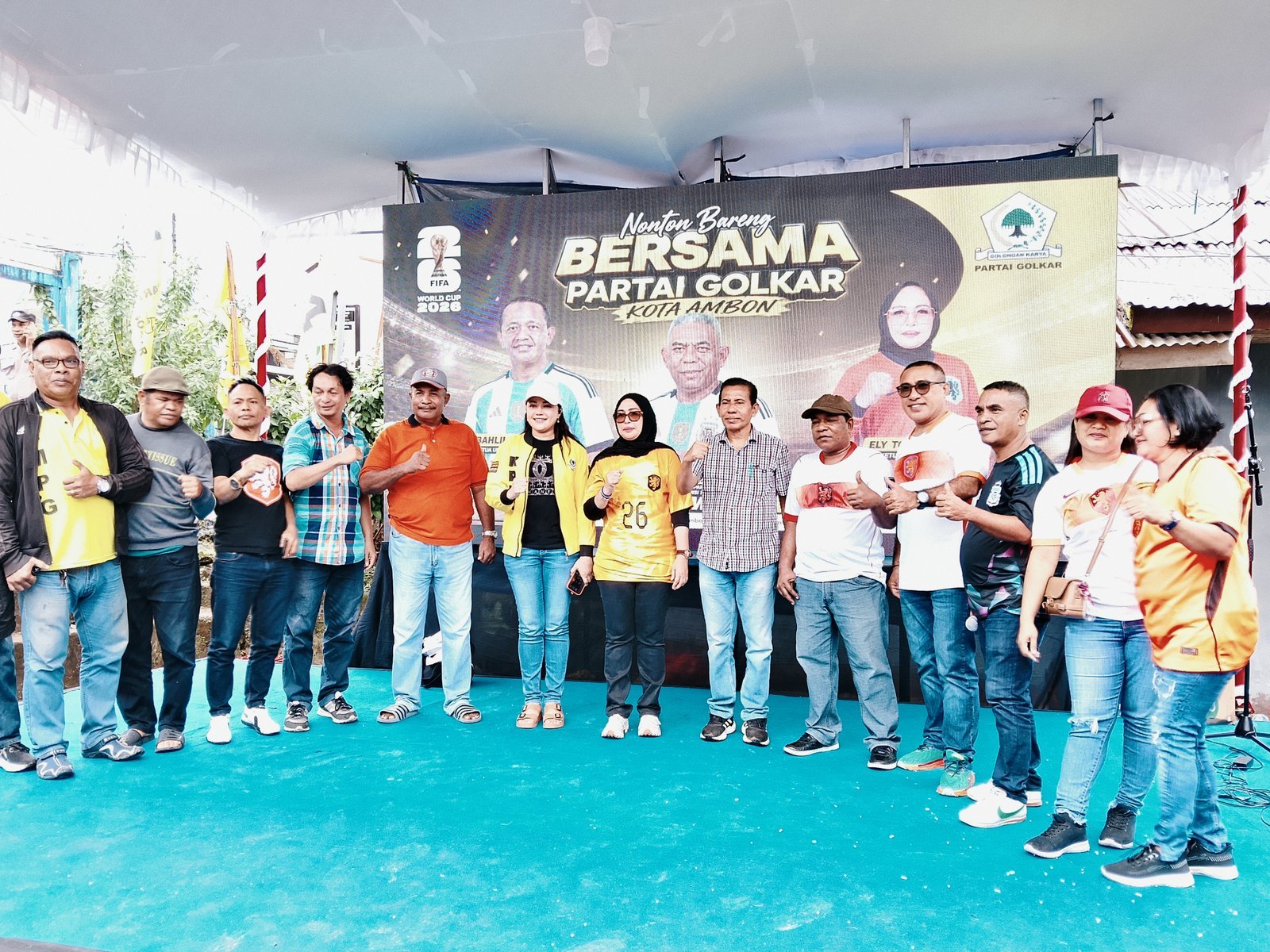Golkar Ambon Gelar Nobar Piala Dunia di Kudamati, Warga Antusias dan Bawa pulang Sembako