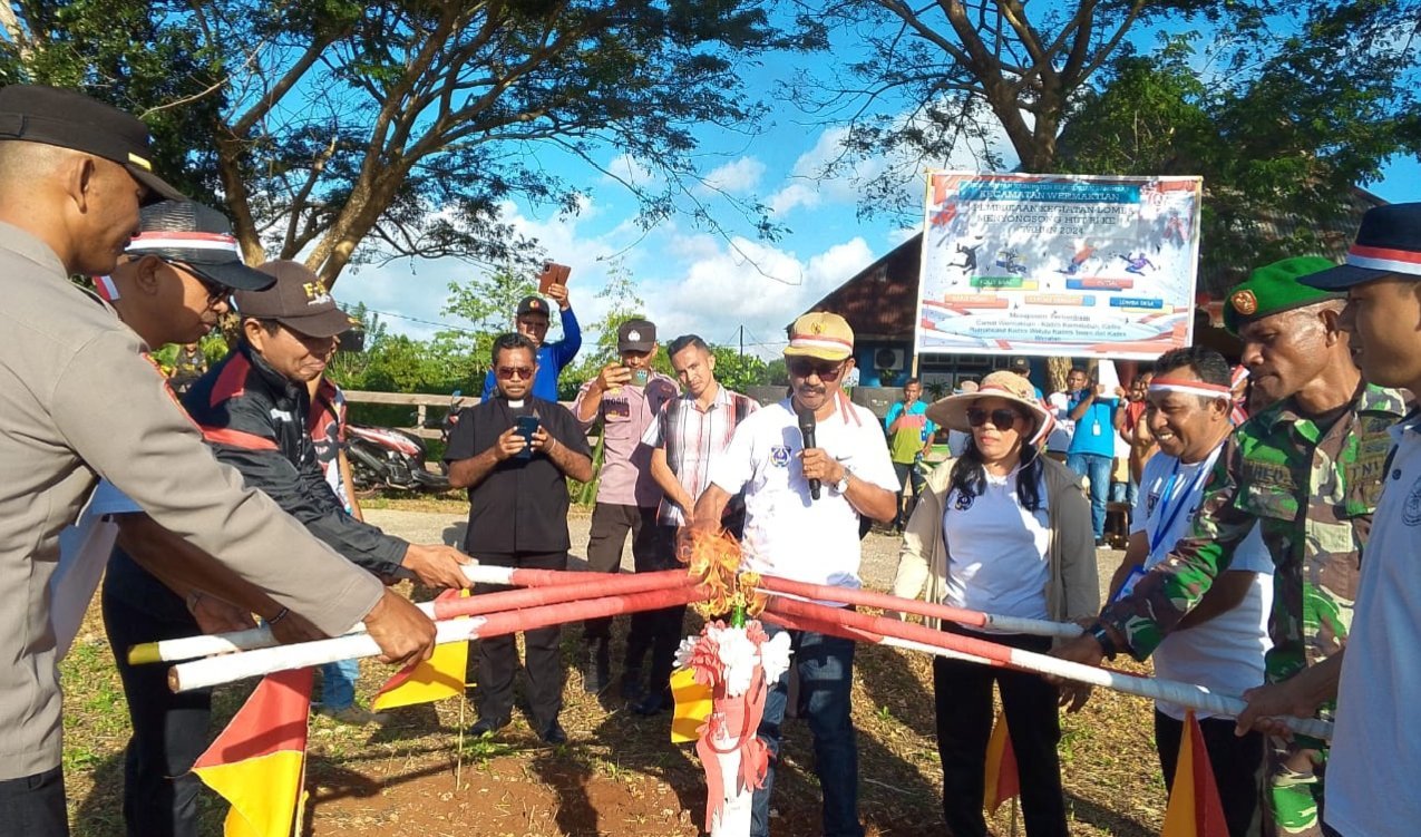 Camat Wermaktian Buka Kegiatan Lomba Jelang HUT RI ke-79