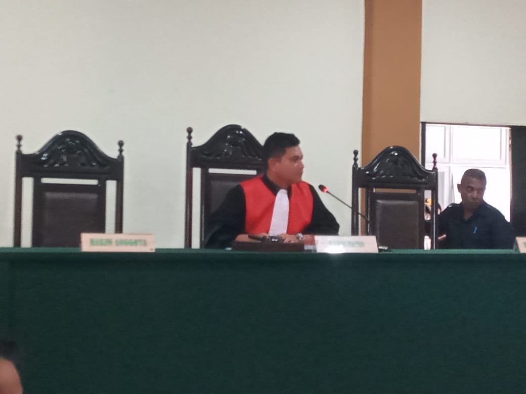 Empat Saksi Praperadilan Termohon Fatlolon Mengantarnya Menuju Hotel Predeo