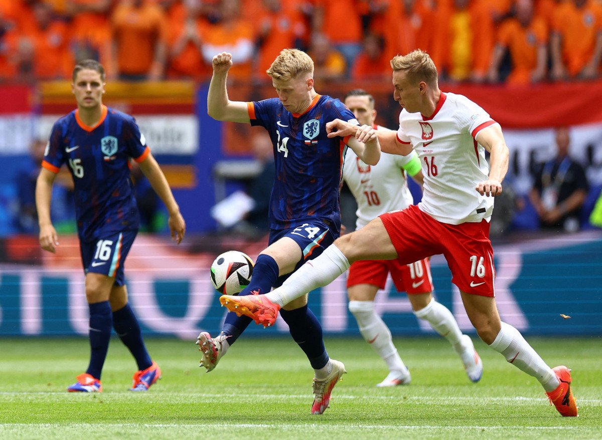 Unggul dalam statistik Permainan Belanda Patahkan Perlawanan Polandia 2 - 1 Pada Pertandingan Pertamanya