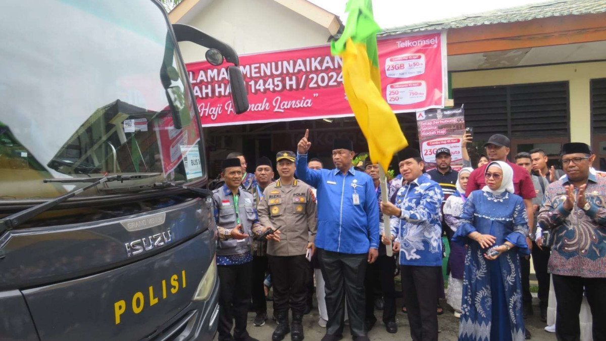 1068 Jamaah Calon Haji Embarkasi Antara Maluku Berangkat ke Tanah Suci