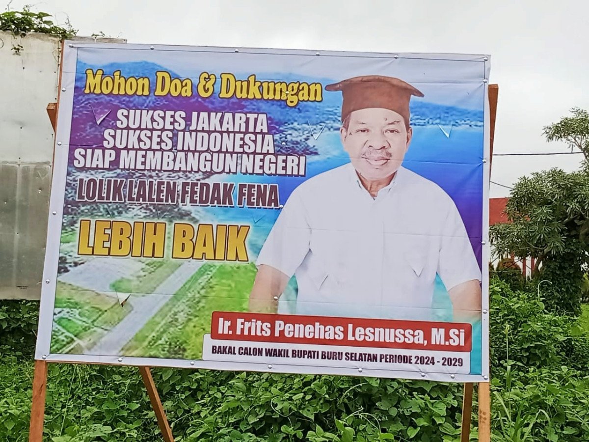 Spanduk Milik Balon Wakil Bupati Bursel Frits Lesnussa Hiasi Kota Namrole