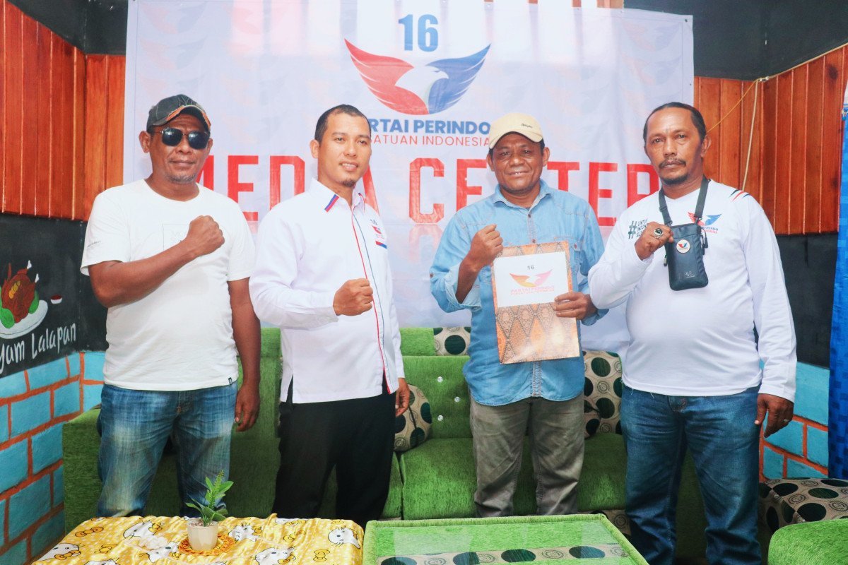 Bupati Safitri Malik Soulisa Ambil Formulir Pendaftaran Calon Bupati di Perindo