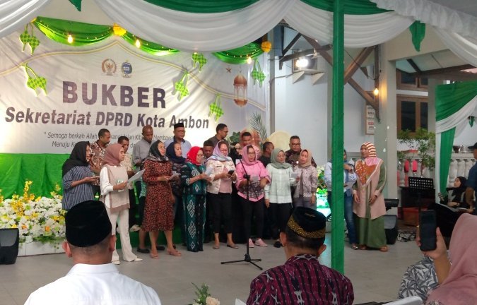 Sekretariat DPRD Kota Ambon Gelar Bukber
