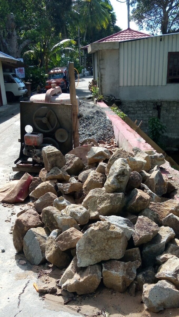 Kontraktor Abal-abal, Barang Milik Warga Rusak Akibat Proyek Talud Mahia, Spring Bad diganti Kasur Biasa