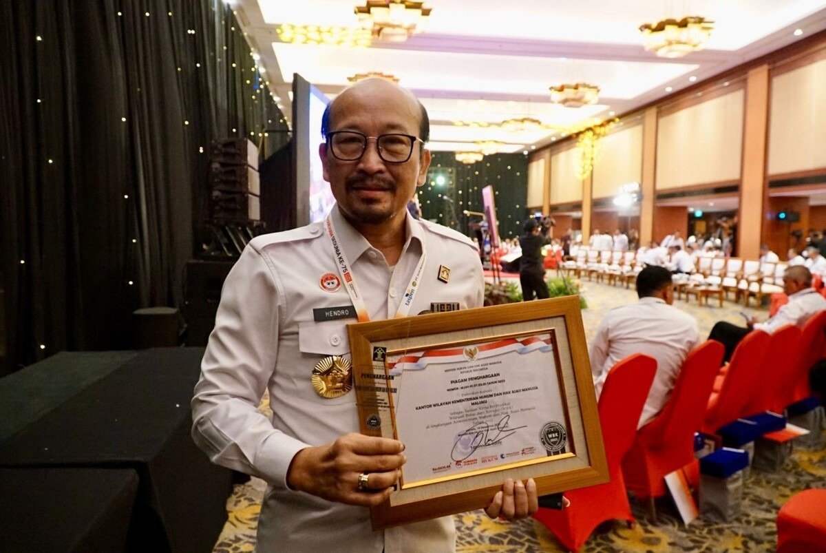 BENAHI PELAYANAN PUBLIK, KUMHAM MALUKU RESMI BERPREDIKAT BEBAS KORUPSI