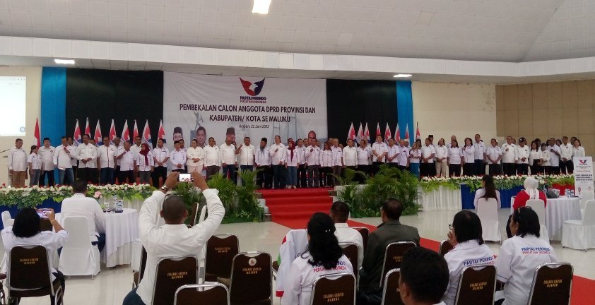 Hari Tan Lantik Pengurus Perindo Maluku