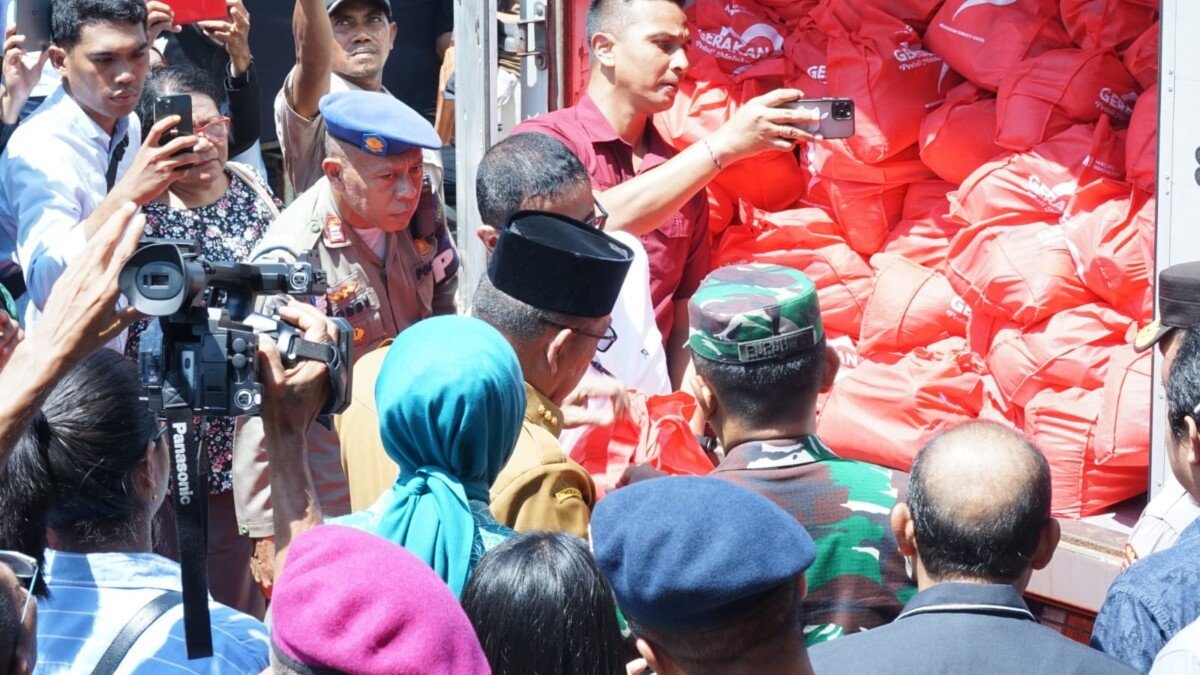 Peduli Maluku, Gubernur Salurkan 9.985 Sembako