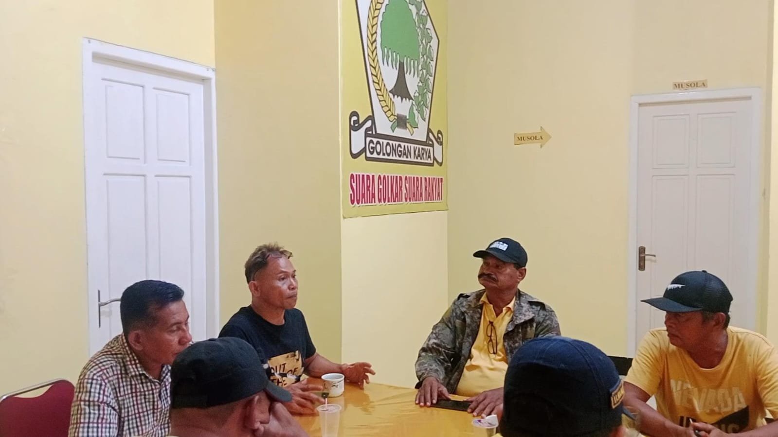Mantan Pengurus Golkar Ambon Temui Sekertaris DPD, Minta Difasilitasi Bertemu PLT Ketua