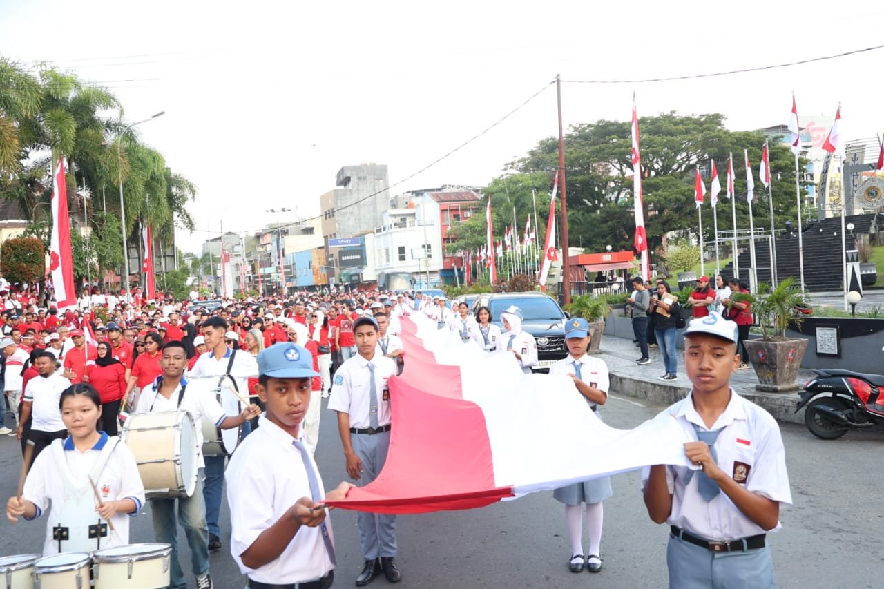 Parade Merah Putih 81 Meter Semarakkan HUT ke-81 RI, Pemprov Maluku Ajak Masyarakat Perkuat Persatuan dan Dukung Program Strategis Nasional