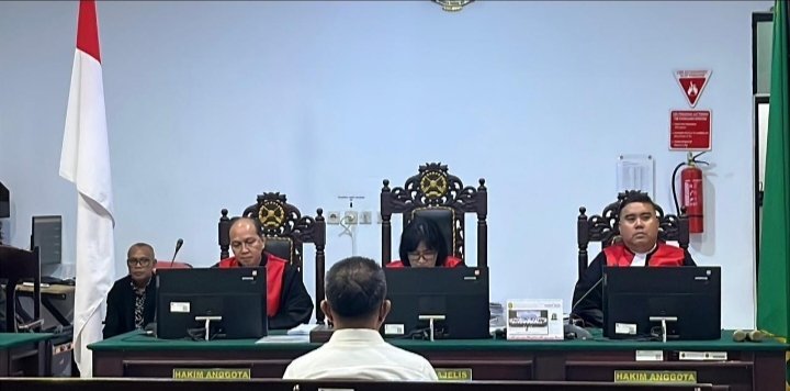 Petrus Fatlolon di Vonis Dua Tahun Penjara