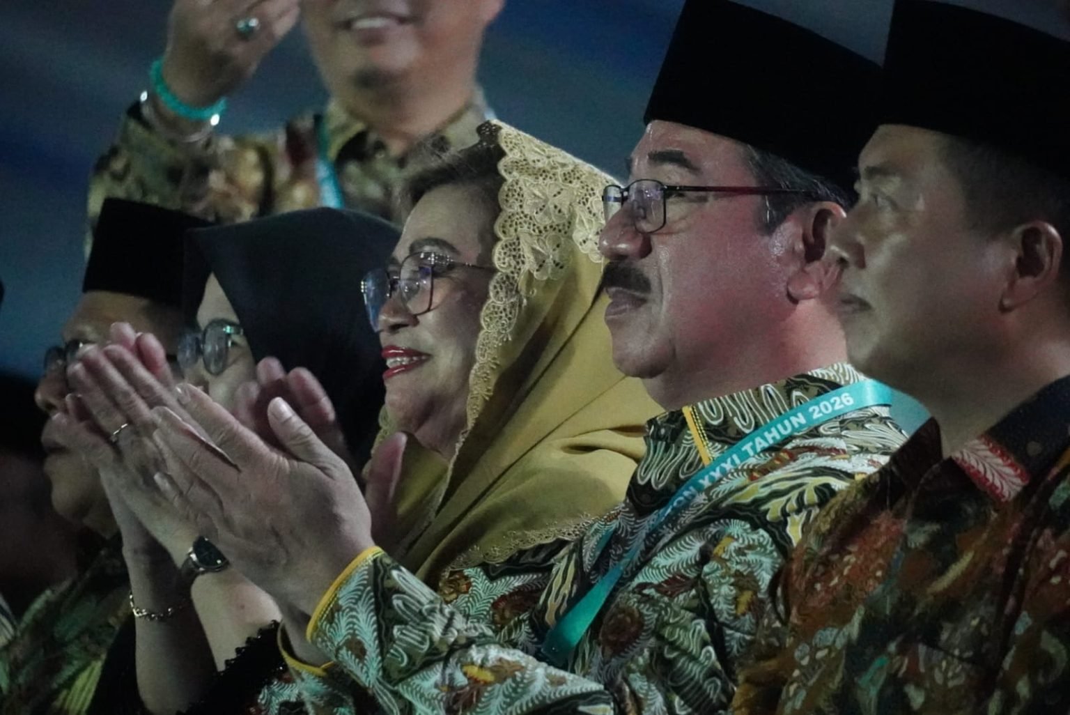Semarang, Media Center Maluku – Gubernur Maluku Hendrik Lewerissa bersama Ketua TP PKK Maluku dan Sekretaris Daerah Provinsi Maluku menghadiri pembukaan Musabaqah Tilawatil Qur’an (MTQ) Nasional ke-XXXI Tahun 2026 di Kota Semarang, Sabtu (12/9/2026).