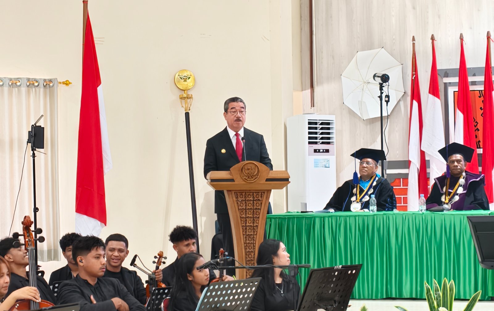 Lewerissa Ingatkan Lulusan IAKN Ambon Pentingnya Adaptasi dan Peningkatan Kualitas Diri