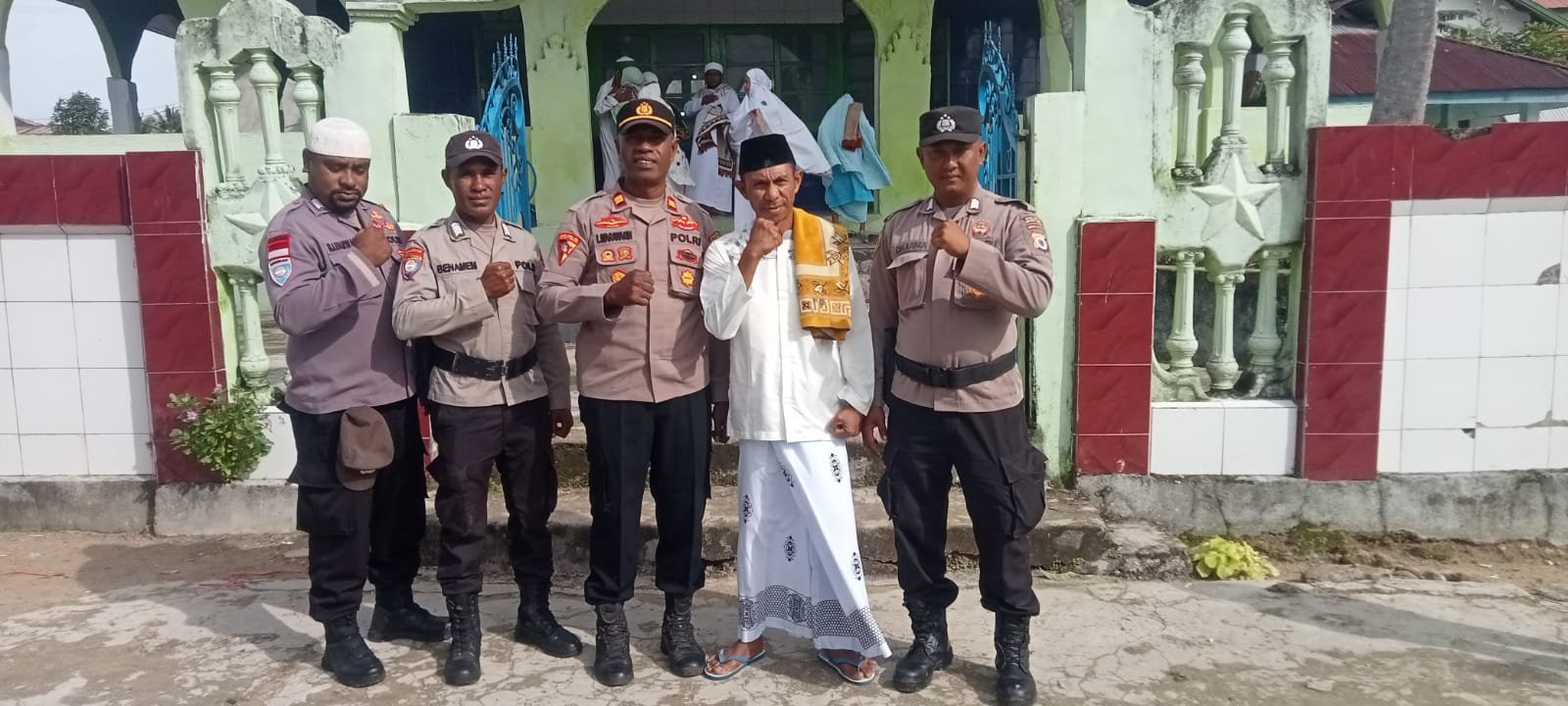 Berikan Rasa Aman, Polsek Wuarlabobar Laksanakan PAM Shalat Idul Fitri di Masjid Al-Makmur. 