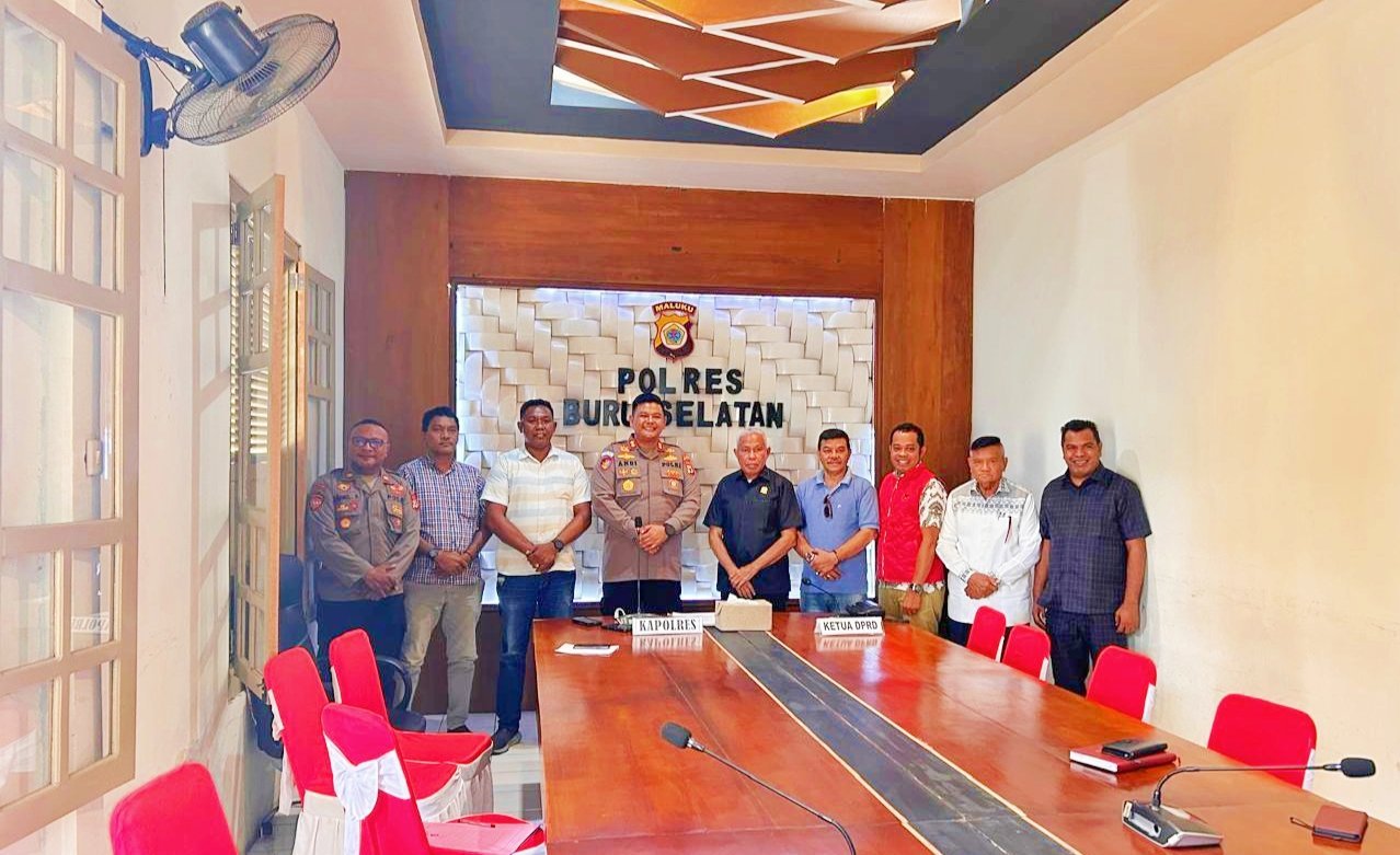 DPRD Bursel Serahkan Rekomendasi Dua Pansus ke Polres, Dorong Penegakan Hukum oleh APH