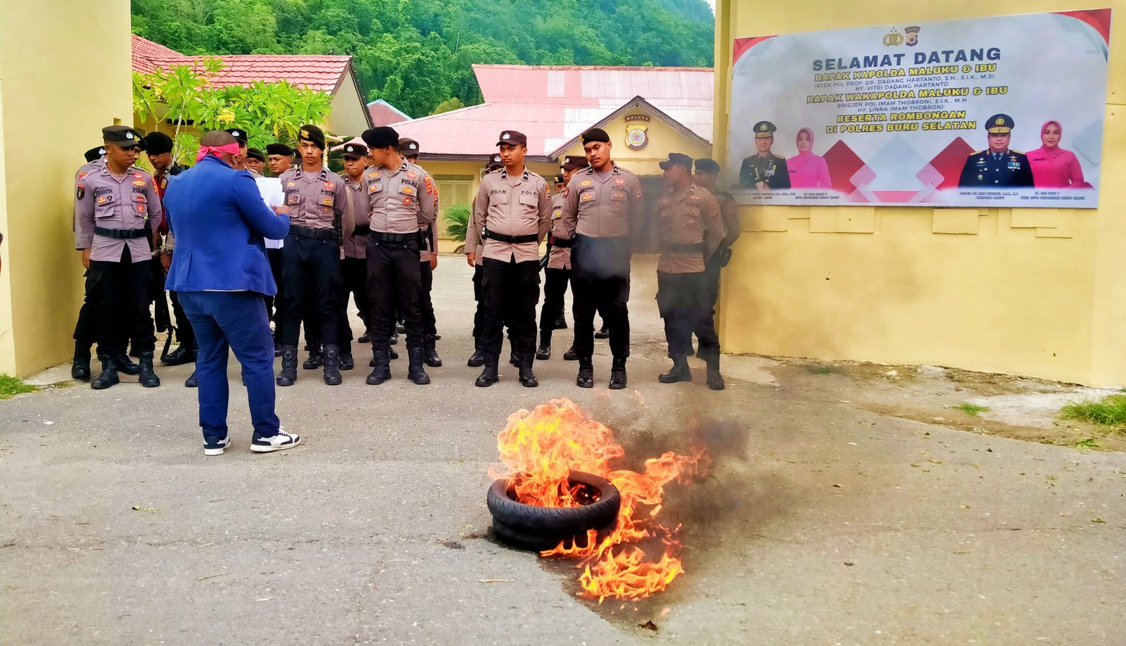 Demo di Polres Bursel, Massa Aksi Desak Polri Batalkan PTDH Briptu Haryanto Tasane