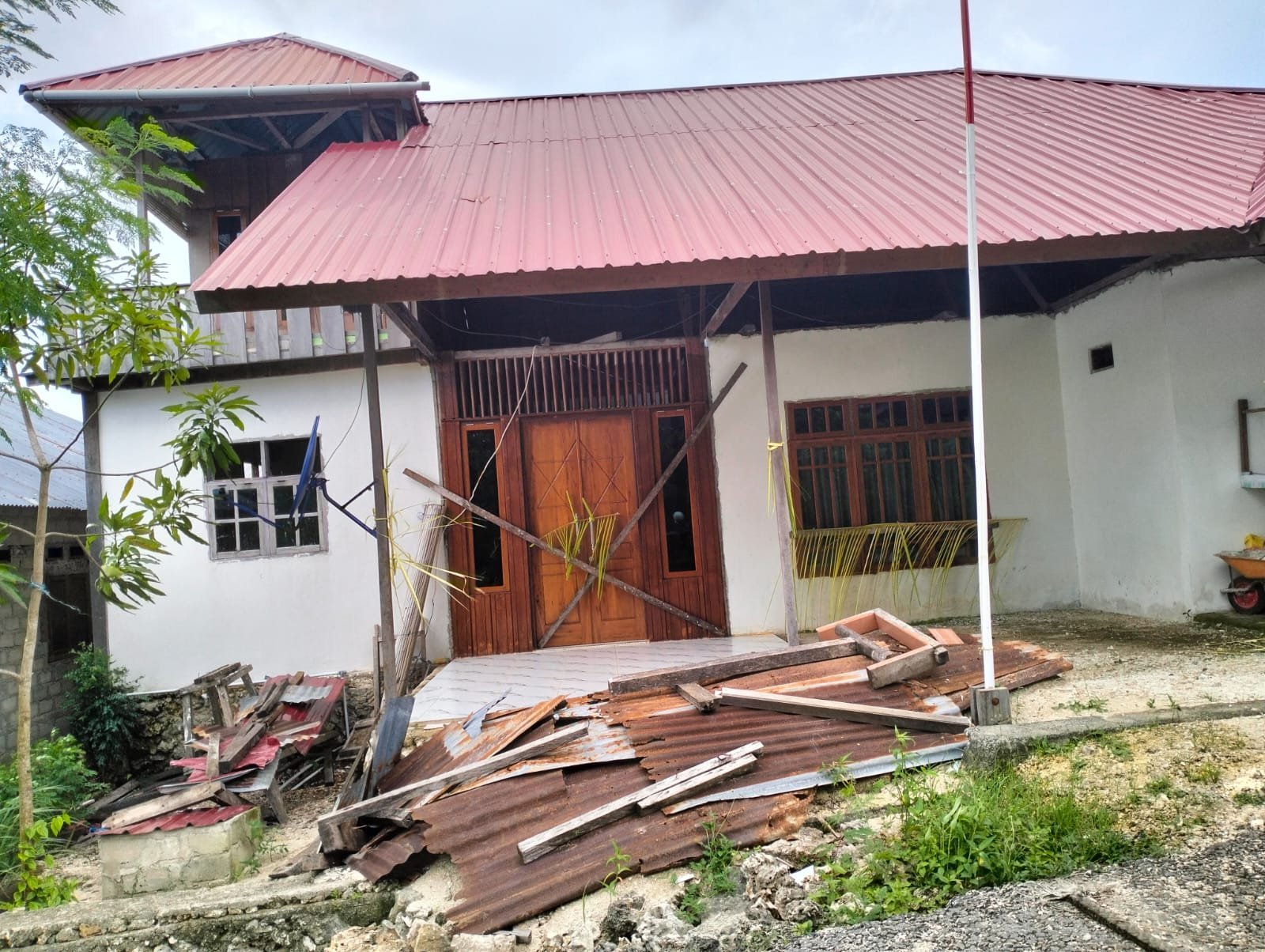 Diduga Lakukan Penipuan, Rumah Jakop Jambormias di Sweri