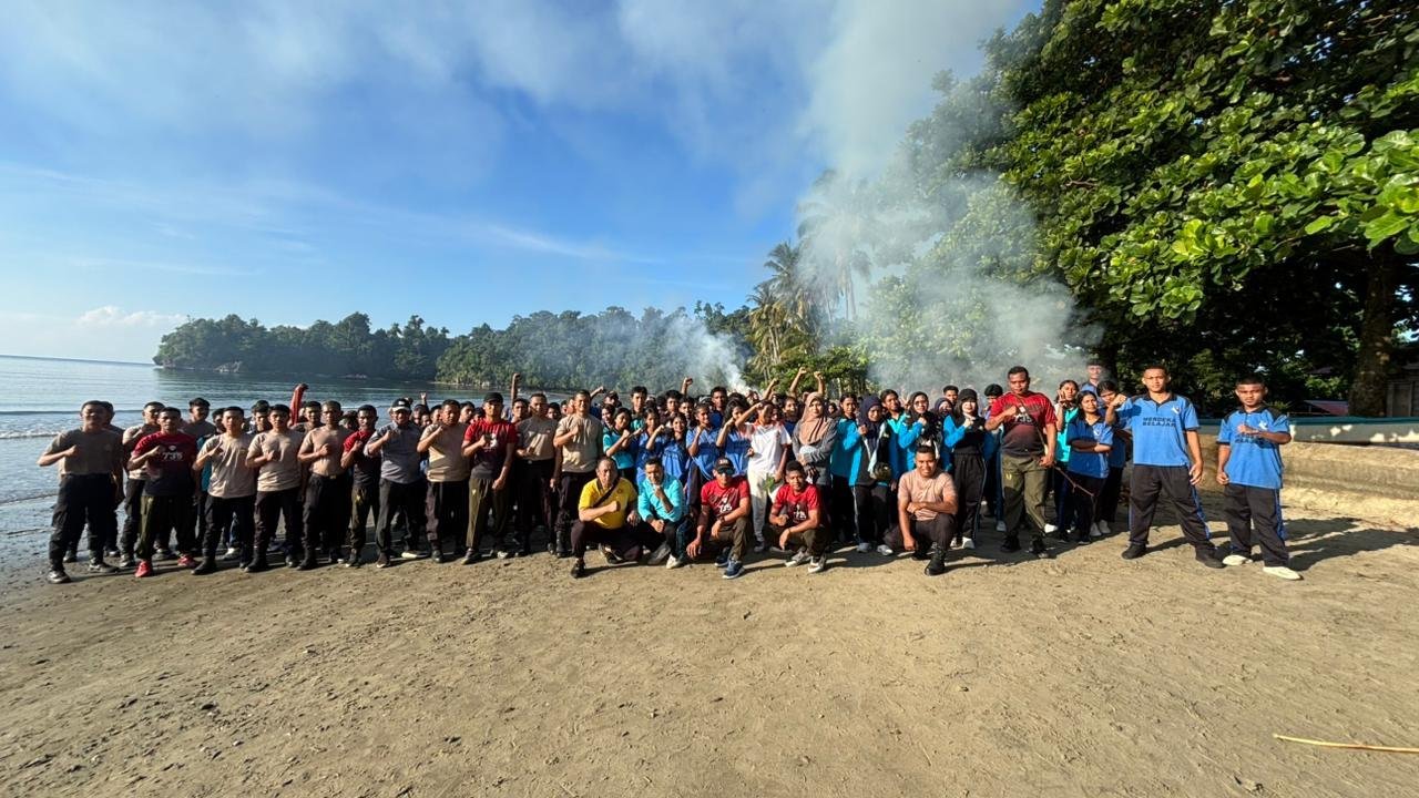 Polres BurseL Tegaskan Komitmen Jaga Lingkungan Pesisir Melalui Aksi Bersih Pantai