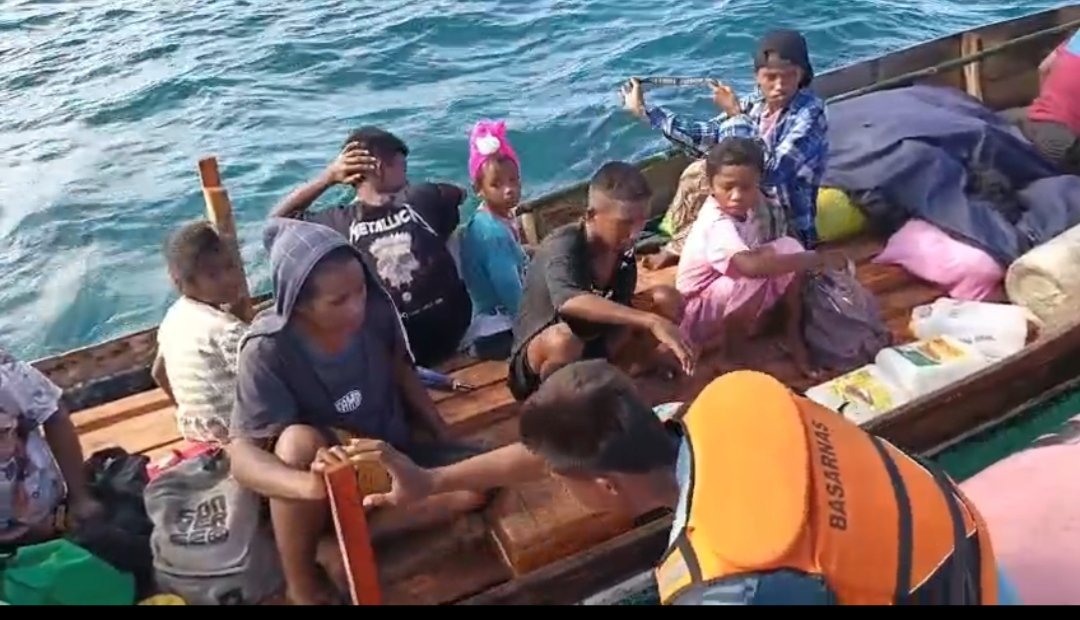 Alami Mati Mesin, Pos SAR Tual Selamatkan 17 Penumpang Longboat