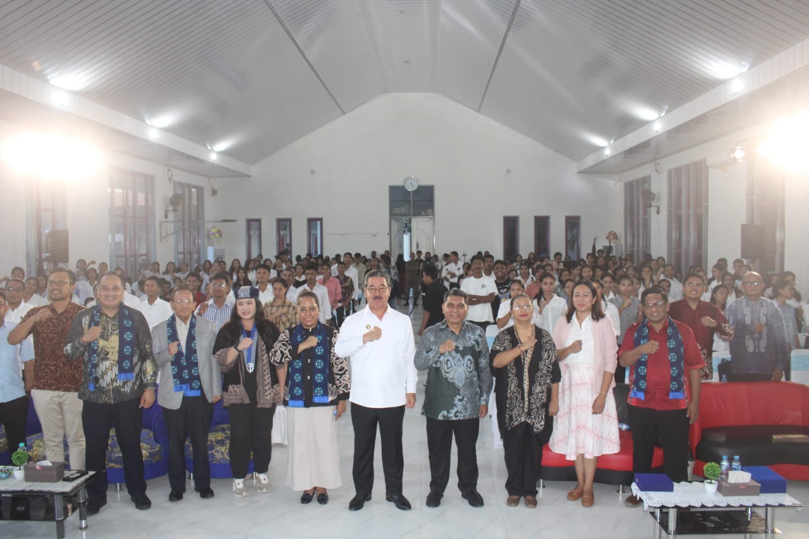 Gubernur Tutup Resmi Seminar Natal Nasional 2025 di Ambon