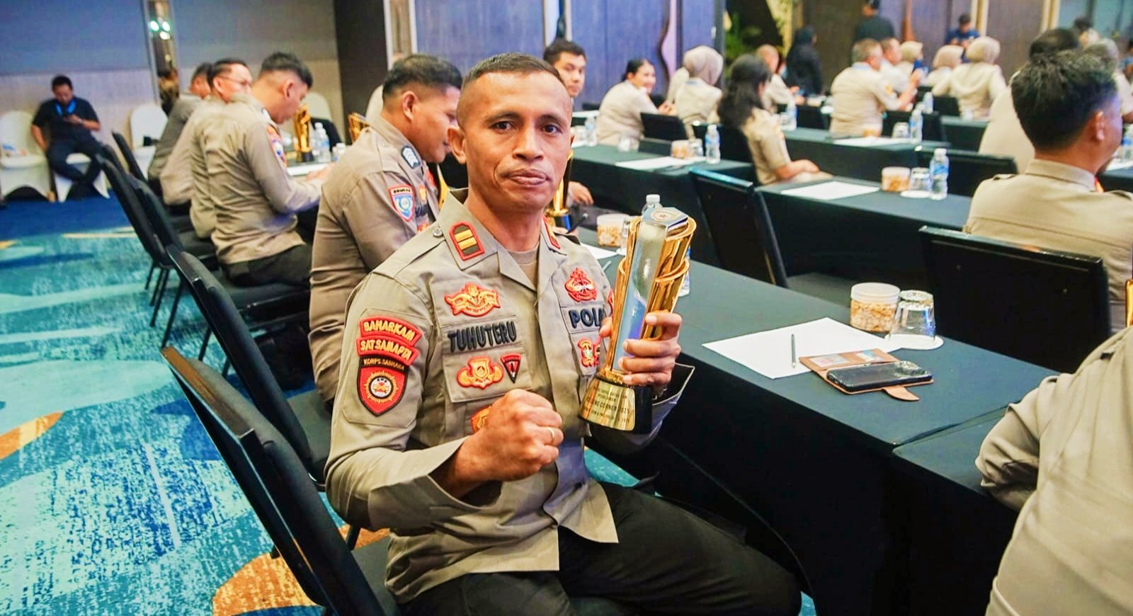 IPTU Bastian Tuhuteru: Polisi dari Ujung Tapal Batas yang Menyalakan Cahaya Pengabdian