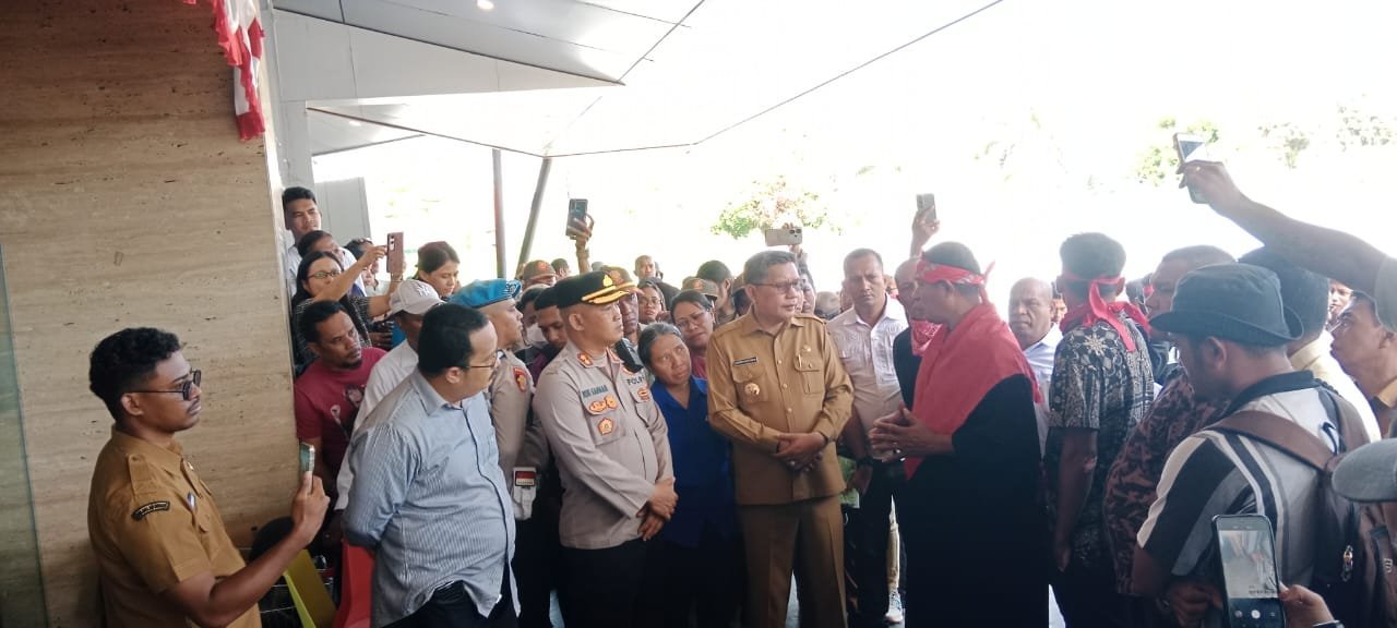 Wali Kota Ambon Perintahkan Pembongkaran Tanda Sasi di Supermarket Dian Pertiwi