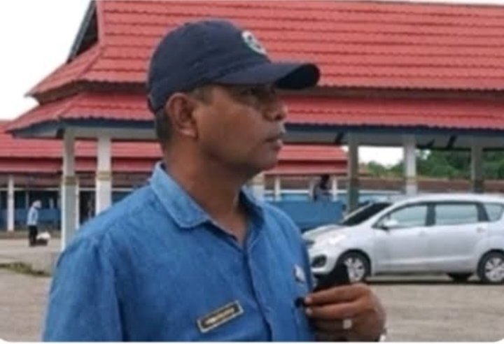 Sampah Bertambung Di Badan Jalan Pasar Ngirimase