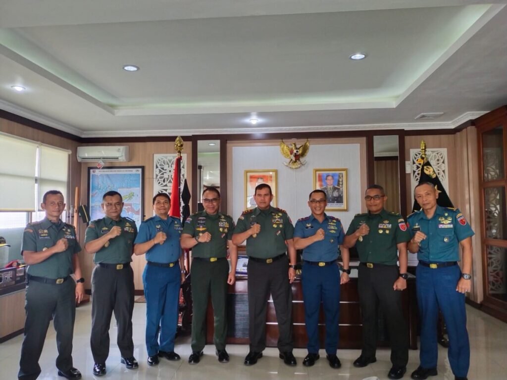 Kazona Bakamla Timur dan Pangdam XVI Pattimura